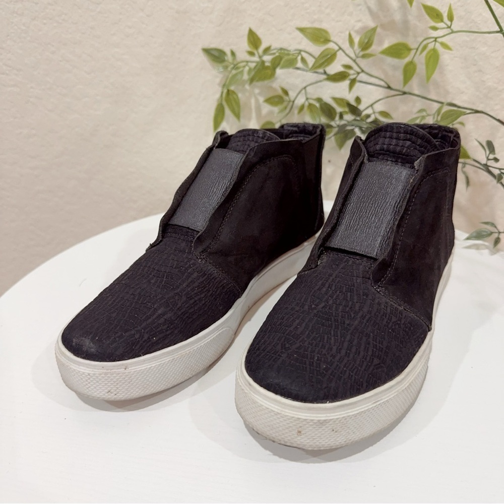 Kaanas Black Suede Chelsea Ankle Mid Top Slip on Sneaker Size 6 Preowned - Picture 4 of 9